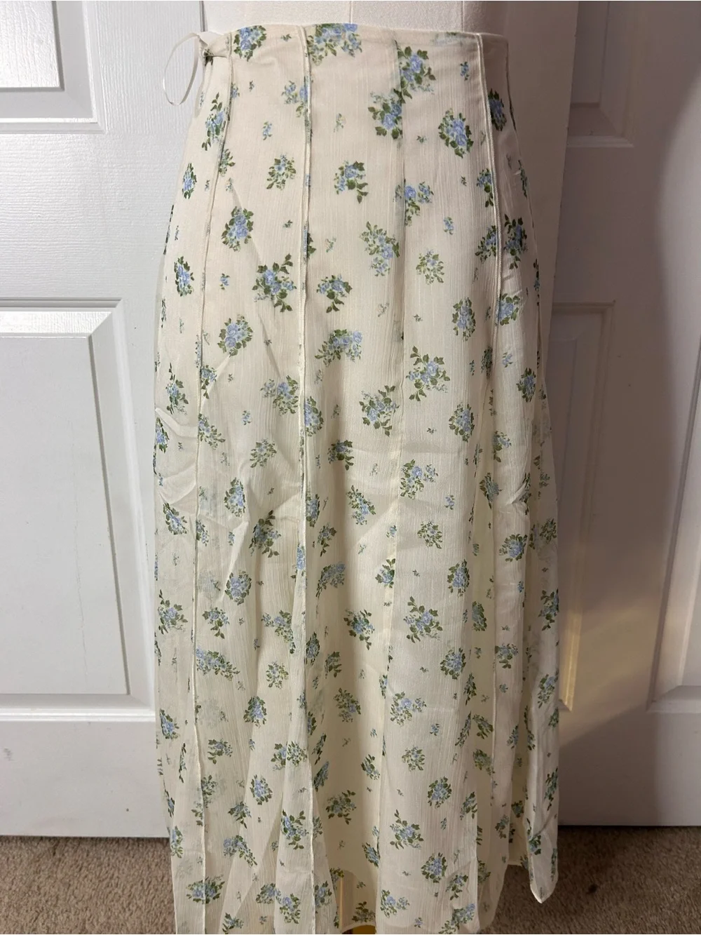 NWT (size XS) MANGO FLORAL SKIRT WITH GODETS